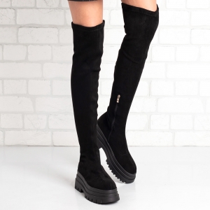 Дамски чизми в черно