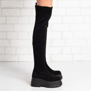 Дамски чизми в черно