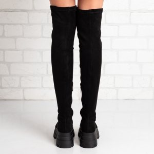 Дамски чизми в черно