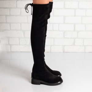 Дамски чизми в черно Дамски чизми в черно