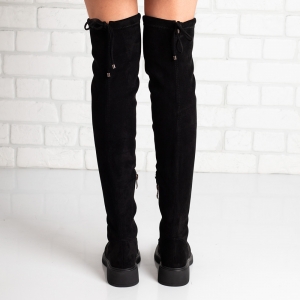 Дамски чизми в черно Дамски чизми в черно