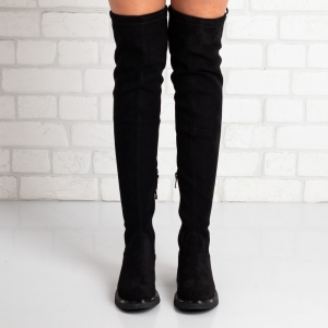 Дамски чизми в черно Дамски чизми в черно