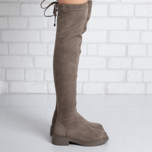 Дамски чизми в тъмно бежово Дамски чизми в тъмно бежово