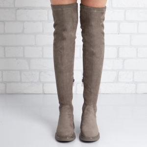 Дамски чизми в тъмно бежово Дамски чизми в тъмно бежово