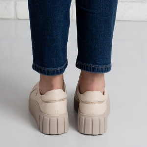 Дамски кецове в бежово