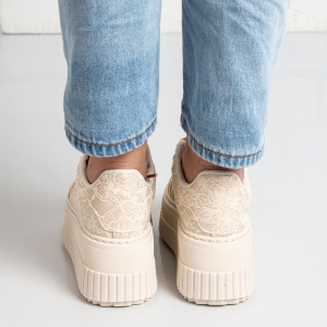 Дамски кецове в бежово