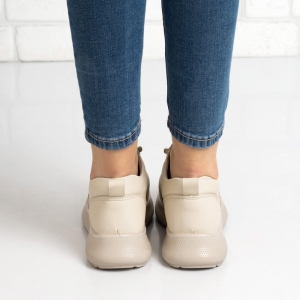 Дамски кецове в бежово