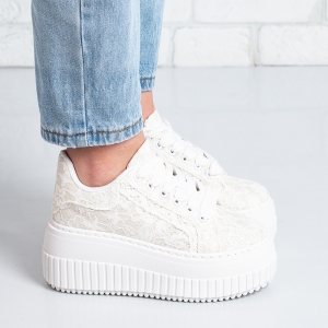 Дамски кецове в бяло