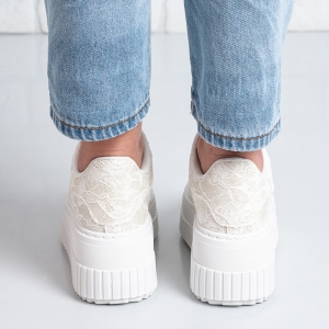 Дамски кецове в бяло