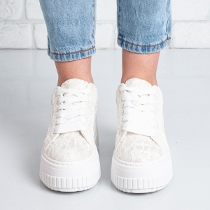 Дамски кецове в бяло