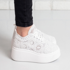 Дамски кецове в бяло