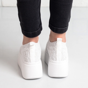 Дамски кецове в бяло