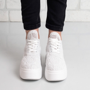 Дамски кецове в бяло