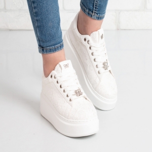 Дамски кецове в бяло