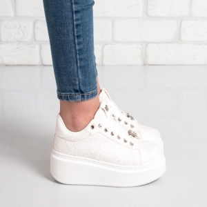 Дамски кецове в бяло