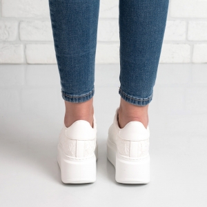 Дамски кецове в бяло