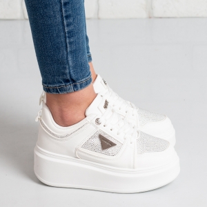 Дамски кецове в бяло и сребристо