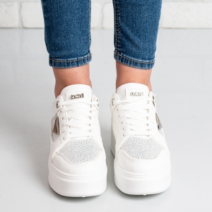 Дамски кецове в бяло и сребристо