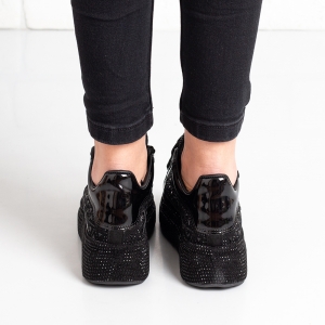 Дамски кецове в черно