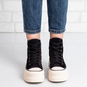 Дамски кецове в черно