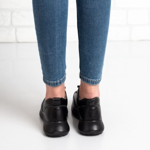 Дамски кецове в черно