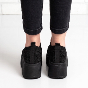 Дамски кецове в черно