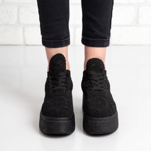 Дамски кецове в черно