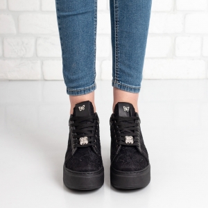 Дамски кецове в черно