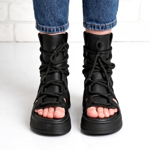 Дамски летни боти в черно