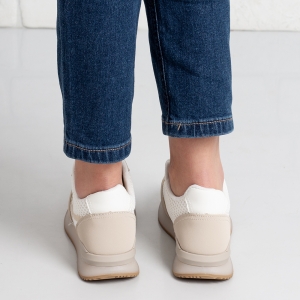 Дамски маратонки в бежово и бяло