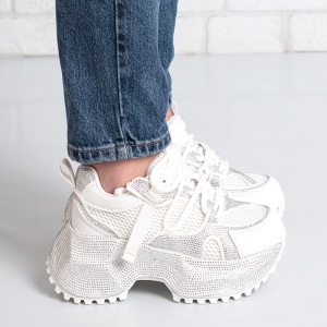 Дамски маратонки в бяло