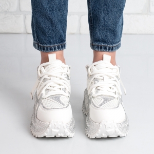 Дамски маратонки в бяло