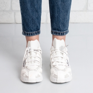 Дамски маратонки в бяло