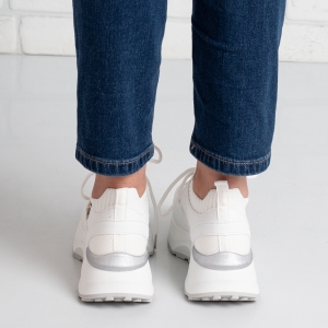 Дамски маратонки в бяло