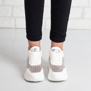 Дамски маратонки в бяло и сребристо