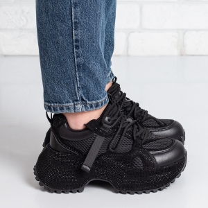 Дамски маратонки в черно