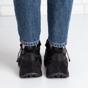 Дамски маратонки в черно