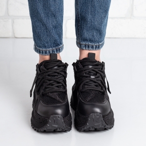 Дамски маратонки в черно