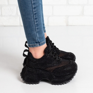 Дамски маратонки в черно