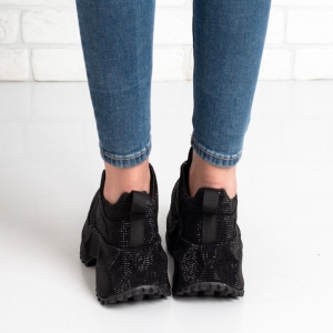 Дамски маратонки в черно