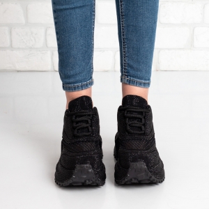 Дамски маратонки в черно