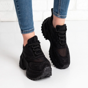 Дамски маратонки в черно