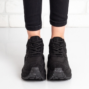 Дамски маратонки в черно