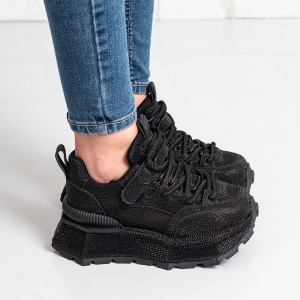 Дамски маратонки в черно