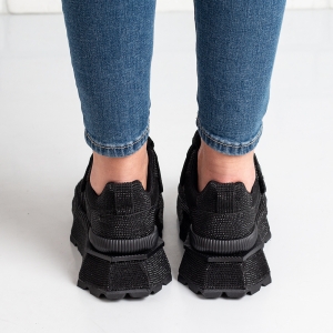 Дамски маратонки в черно