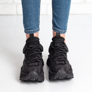 Дамски маратонки в черно