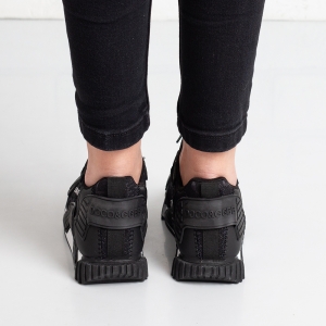 Дамски маратонки в черно