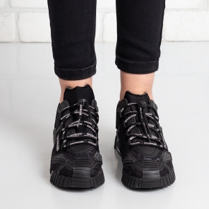 Дамски маратонки в черно