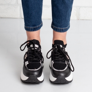 Дамски маратонки в черно