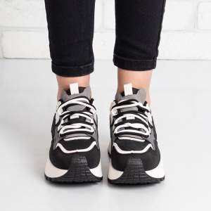 Дамски маратонки в черно